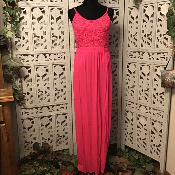Time and Tru Dresses & Skirts - TIME & TRU PRETTY IN PINK WITH CROTCHET LACE TOP STRETCHY SLEEVELESS MAXI DRESS